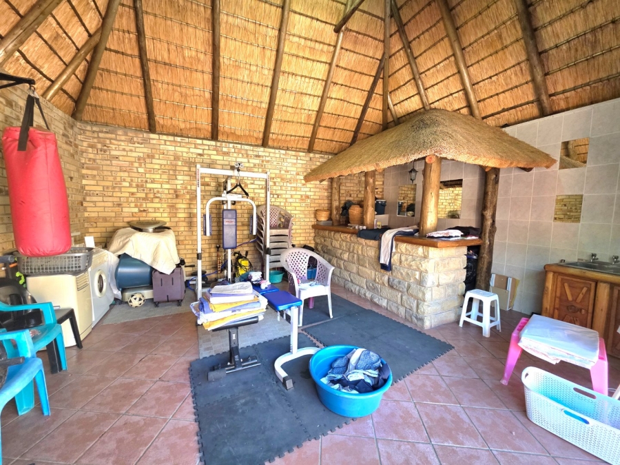 5 Bedroom Property for Sale in La Provance Free State